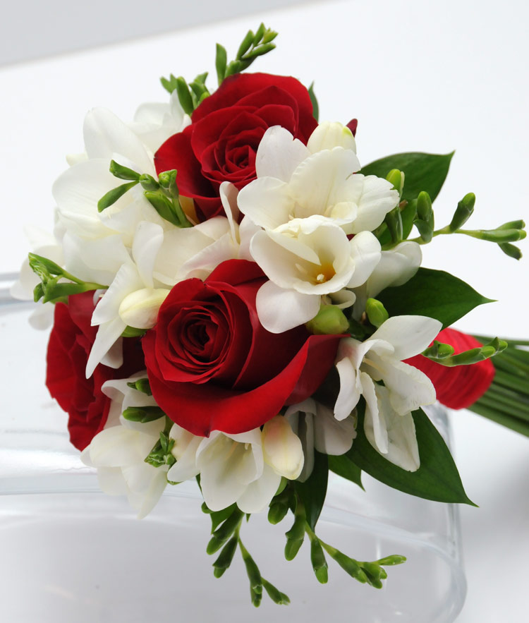 3 Rose Bouquet Red Freesia1 LG